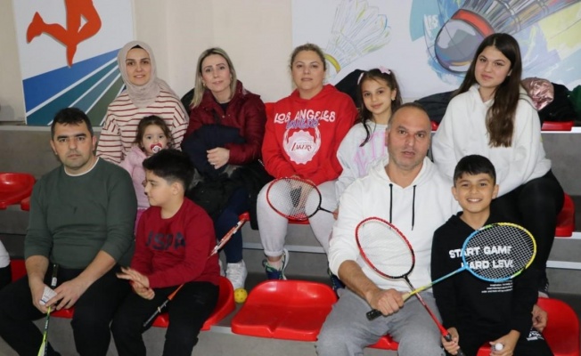 Badmintonda aileler yarıştı