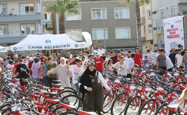 Camiye gelen ödülü kapıyor