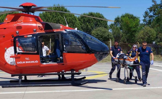 Samsun’da kazada yaralanan yaşlı kadın ambulans helikopterle hastaneye sevk edildi