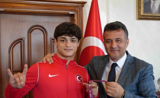Avrupa şampiyonu milli güreşçi Alperen Berber: "Türklüğün simgesi olarak bozkurt işareti yaptım, gururluyum"