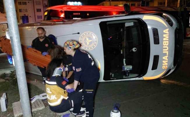 Samsun’da tramvay ile ambulans çarpıştı: 4 sağlık çalışanı yaralandı