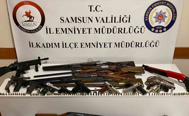 Samsun’da 2 evde çok sayıda silah ele geçirildi