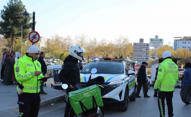 Motosiklet sürücüleri denetime takıldı