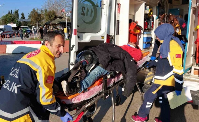 Samsun’da çarpışan motosikletin sürücüleri hastanelik oldu