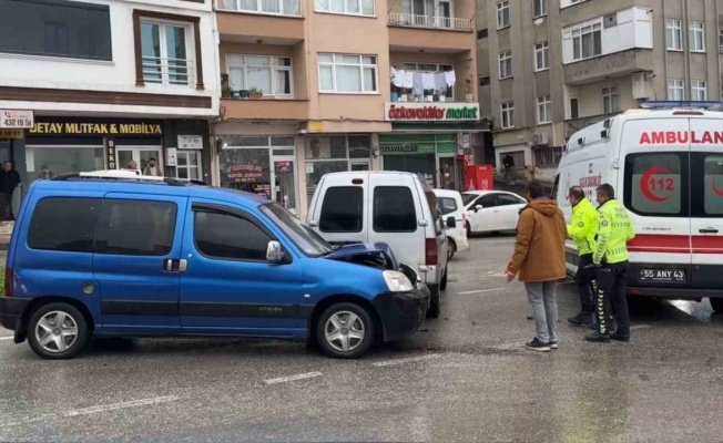 Samsun’da iki ticari araç çarpıştı: 1 yaralı